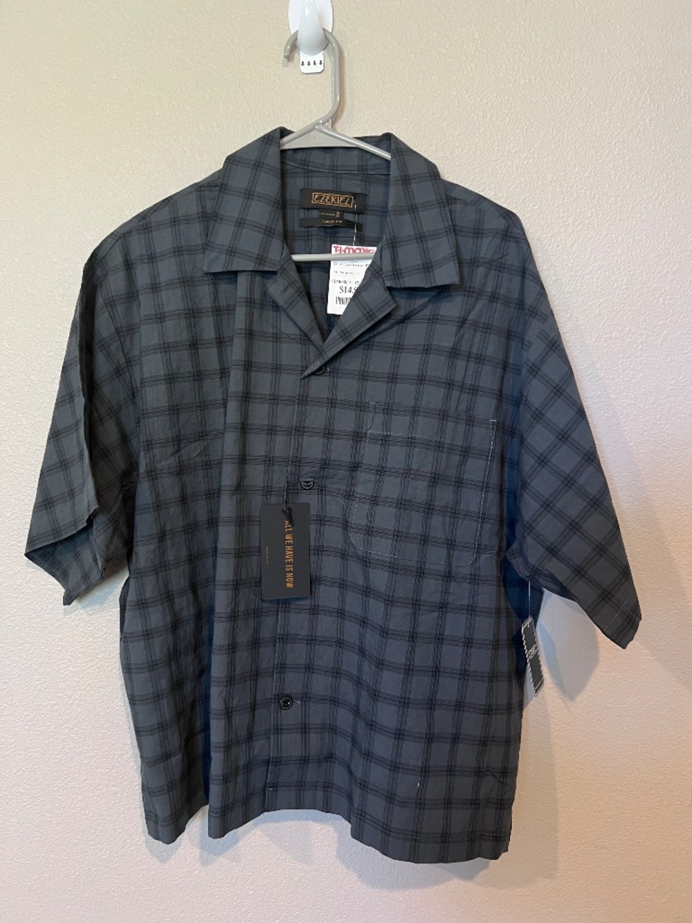 NWT Ezekiel Cropped Short Sleeve Button Up Shirt - Size Small - Dark Grey Plaid